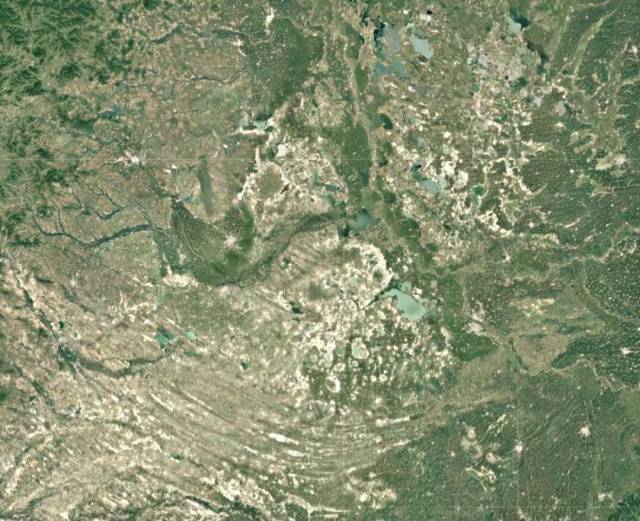 科尔沁草原卫星地图 白色痕迹原是密布的河流湖泊 (来自谷歌地球)图片