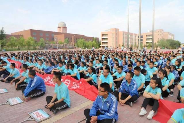 学校动态乌苏一中隆重举行2019届高三师生高考备考动员大会