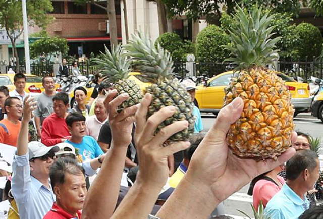 台湾农民怒骂赖清德:台独让台湾农产品有毒