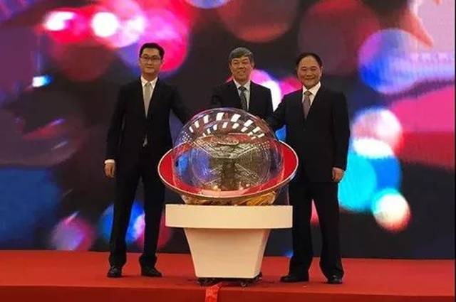 今天,李书福和马化腾喜提“高铁”