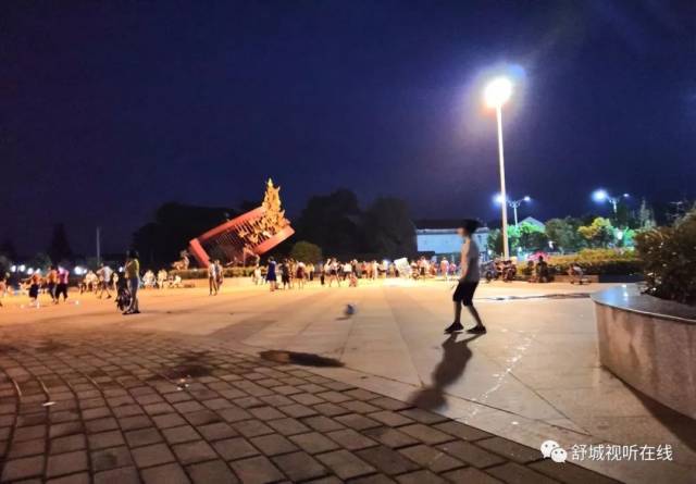 舒城:夜游南港梁祝文化广场,好热闹!