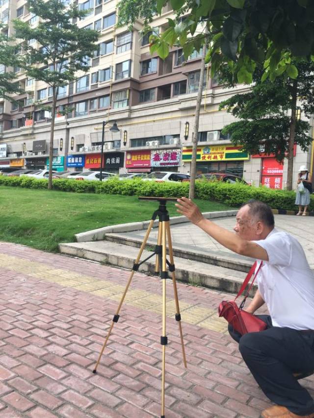 而庞锦龙大师初次来测量堪舆时,没说太多话,只因楼栋