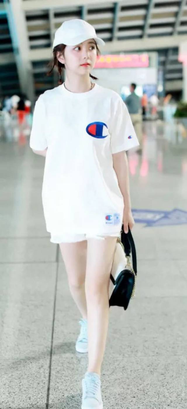 高圆圆、大幂幂带起的机场街拍变味了？现在流行.....