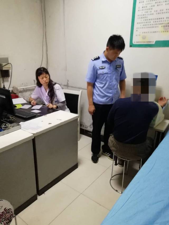 案外人寻衅滋事脚踢民警派出所依法办案予以拘留