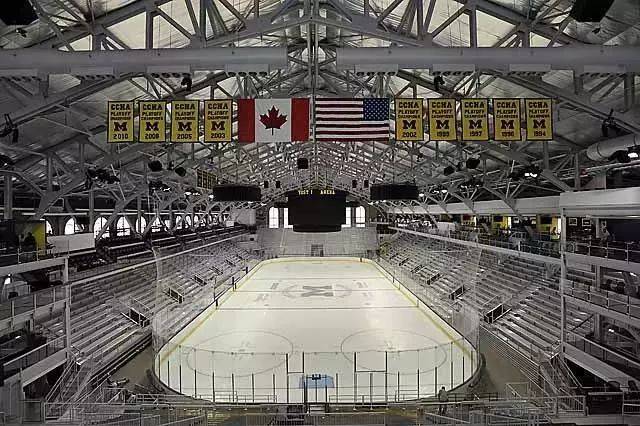 密歇根体育场(michigan stadium)是世界上最大的校园球场,属于美国五