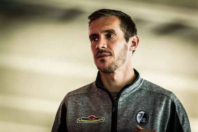 沙尔克中国行首战3-3战平南安普顿