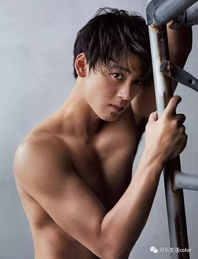 摆脱少年稚气,竹内凉真今次肉体性感大解放!