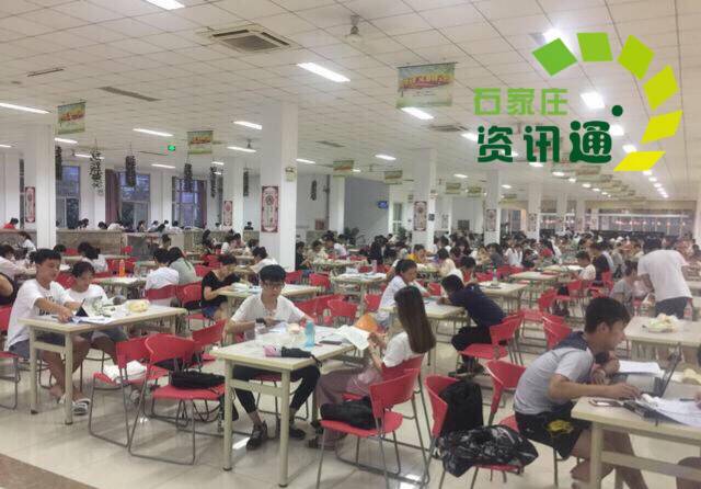 近日,河北科技大学的一食堂三楼坐满了前来自习的大学.