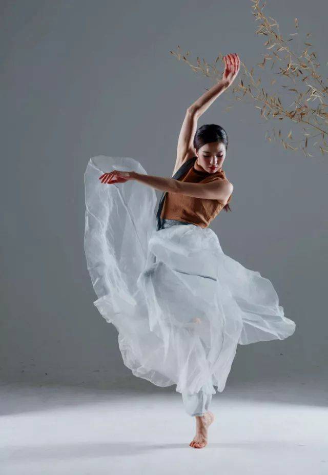 舞蹈大咖|与青年舞蹈家唐诗逸学舞蹈，争做舞林霸主