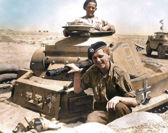 英军在突尼斯战役中获得了北非战场上的胜利,此为英军缴获的德军装甲