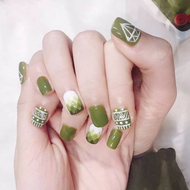 抹茶绿美甲=清凉又显白白白白白!