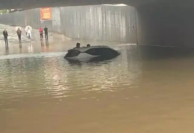因为暴雨,又一奇葩证明再现江湖