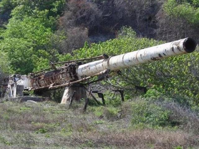 终究只剩下了锈迹斑斑的巴巴多斯巨炮 在坦克连里面对古斯塔夫巨炮的