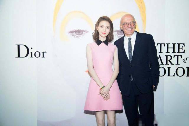 最近,迪奥(dior)宣布其最新代言人,陈瑶取代赵丽颖新晋成为迪奥中国区