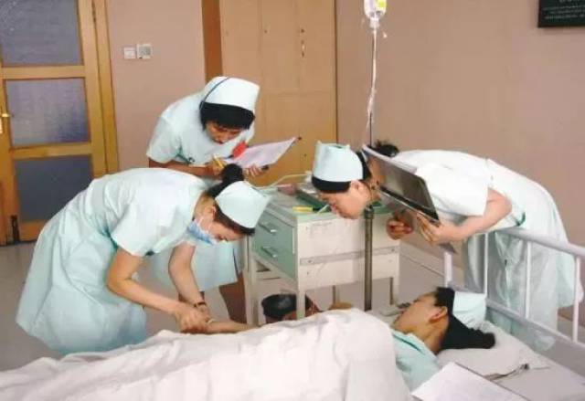基本上很难正点吃饭,正点休息,正点下班,可以说护士是一个体力活