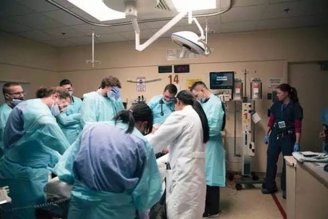 ҪԲСкҽԺọ̇̄ĸյ2Ԫ˵