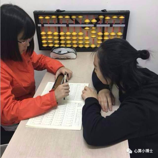 老师一对一辅导,任何年龄的孩子都可以学习珠心算!