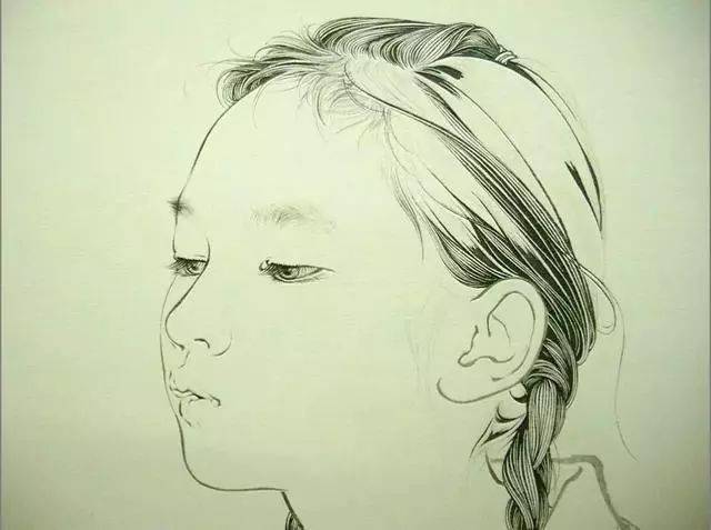 颜料:普通国画颜料 画纸:宣纸,皮纸,绢都可以 起稿 用尖而细的勾线笔