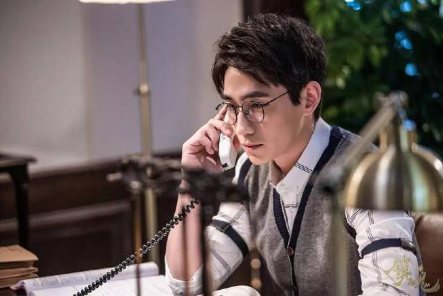 朱一龙和baby新剧现场照片曝光,网友:担心朱一龙的前途