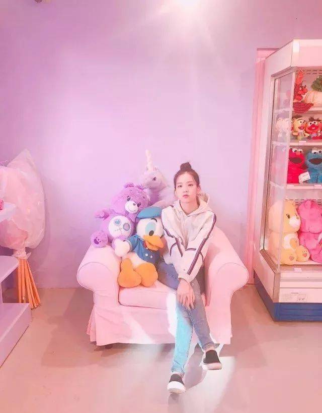 blackpink jisoo  丸子头的jisoo超嫩,那高马尾的jisoo呢? ▼