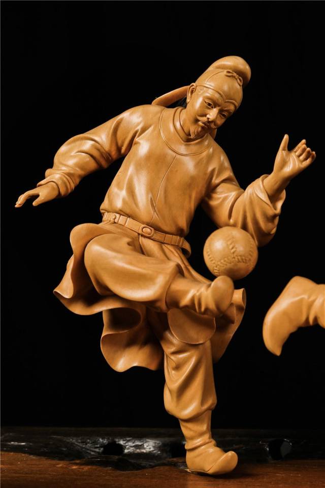 黄杨木组雕《大唐盛世》之二《蹴鞠》(局部)