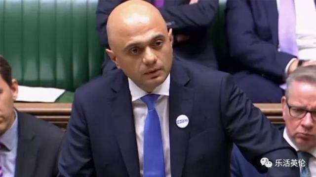 40多名警察突袭伦敦唐人街抓黑工!粗暴强硬执法,场面一度混乱失