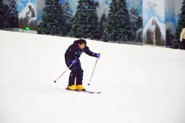 云南唯一大型室内滑雪场,距离曲靖只要60分钟,曲靖人赶快约起来