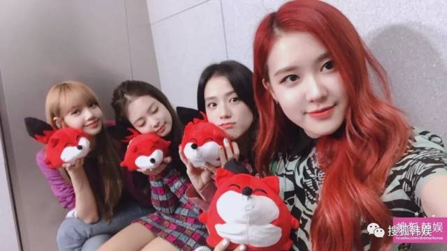 专访blackpink:jisoo学习自拍 互评素颜最美成员