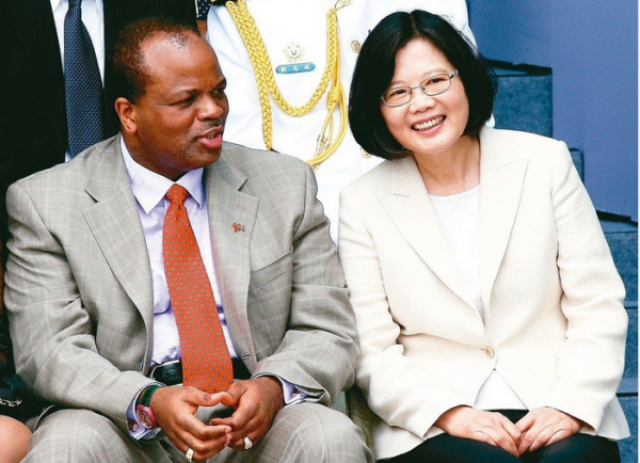 锐参考 | 这两天,全世界都在静静等待的“关键时刻”,台湾省也发生了件大事