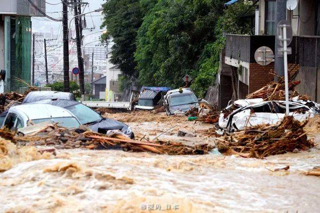 多图 暴雨成灾 西日本洪水泛滥 道路塌陷 京都鸭川河岸崩塌