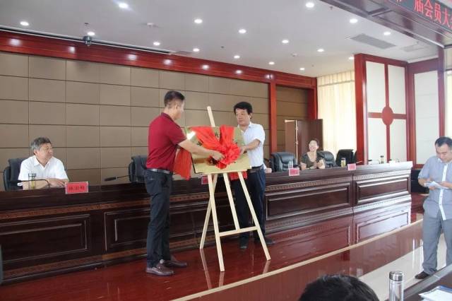 孙中坤部长与新阶联当选会长李建 为薛城区新的社会阶层人士联谊会
