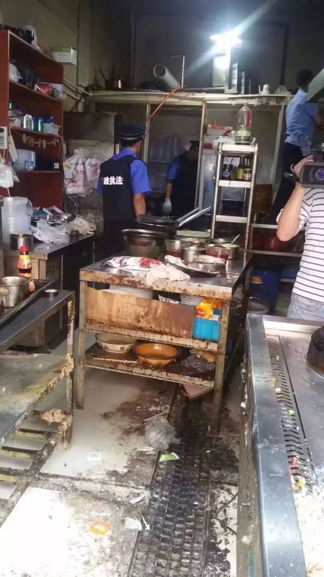 直击如皋外卖店后厨,触目惊心,令人作呕!