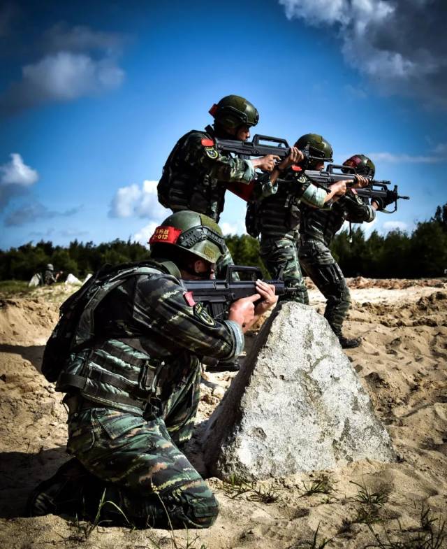 炫酷!武警特战队员"魔鬼周"生活照曝光