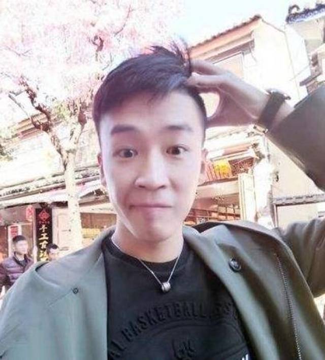 快手撕逼大战!二驴散打开干,3大网红被封,官方仅支持一人!