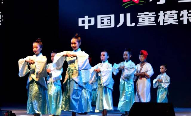 汉服走秀动作_汉服礼仪动作大全_汉服走秀动作示范图片_汉服走秀_视安网