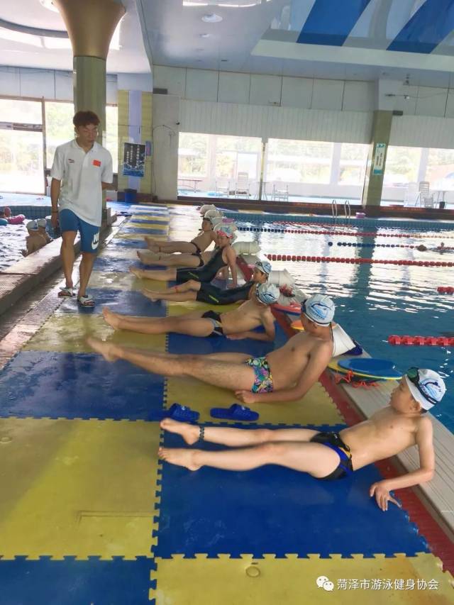 菏泽市游泳健身协会 夏令营游泳培训班 正在进行时
