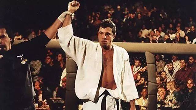 霍伊斯·格雷西(royce gracie)