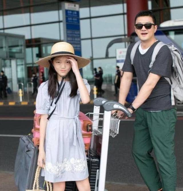 7月1日,李亚鹏李嫣父女还在河南