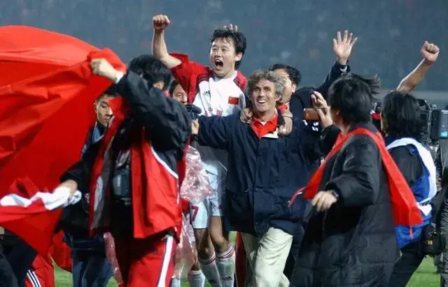 2002年,中国足球在神奇教练米卢带领下进入世界杯!