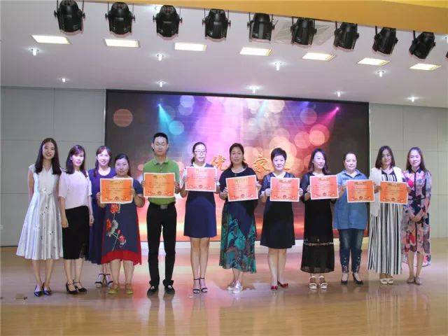六载相伴 与爱同行——济南市行知小学隆重举行"告别金色童年 唱响