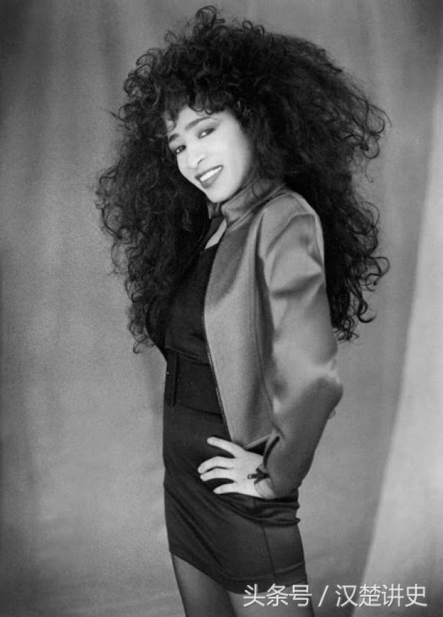 60年代美国摇滚女歌手ronnie spector