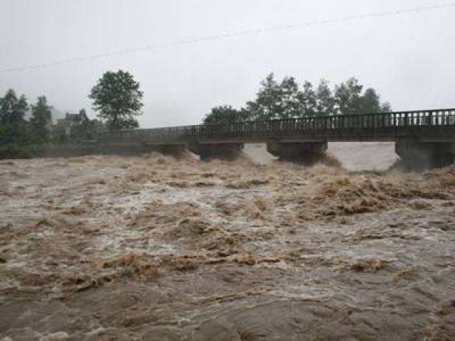 暴洪泥石流致使212个村受灾:夏季洪水频发,农民应怎样