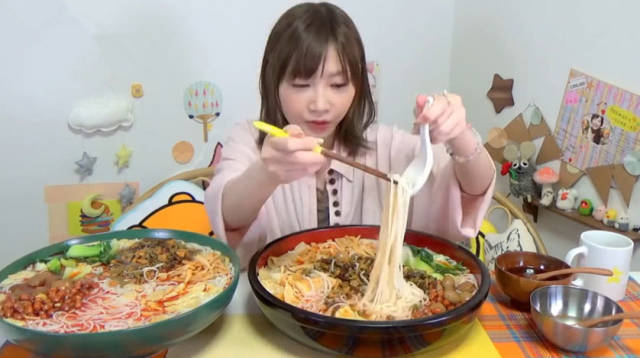 网红美食# 螺蛳粉 日本大胃王挑战17斤螺蛳粉——桂柳粉王螺蛳粉