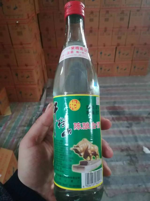 滨州查获一批假冒"牛栏山"白酒,一招教你识别!