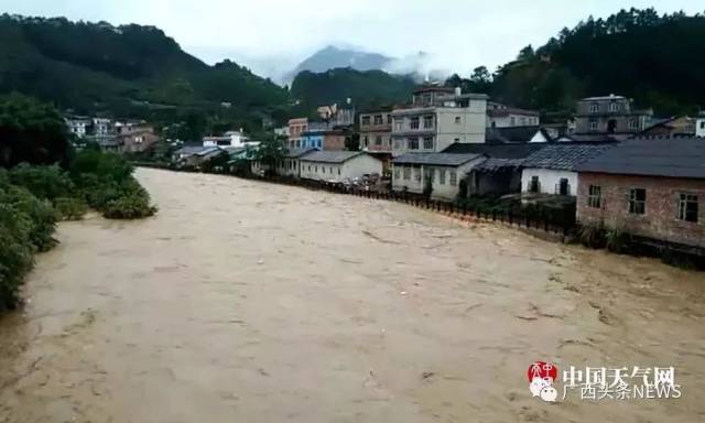 受季风影响,从7月6日晚上开始,广西贺州多地遭遇强降雨袭击.