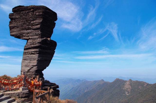 将老金顶,蘑菇石和红云金顶三大奇观尽收眼底,才不枉来过梵净山