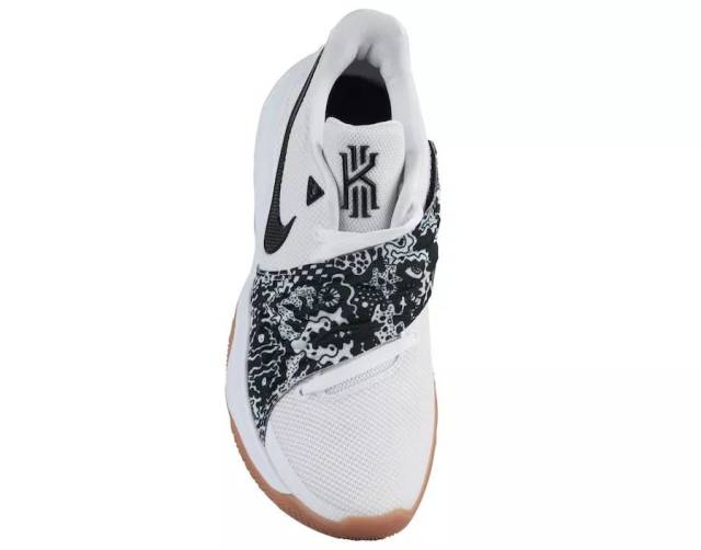 nike kyrie 4 low 首发配色以黑白两色为主调,全新的低帮造型重新加入