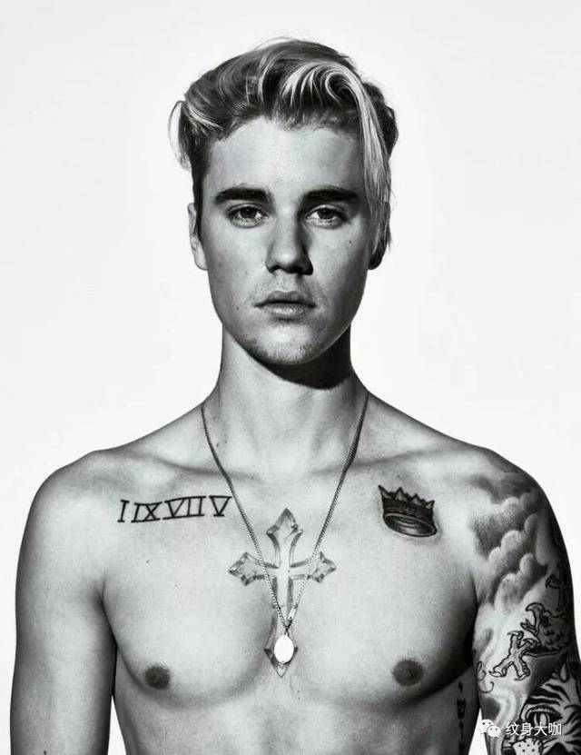 致力于秀肌肉的贾斯汀比伯,手臂上的前女友纹身只能证明爱过……