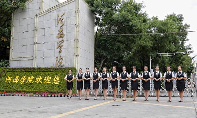 河西学院礼仪队走红校园