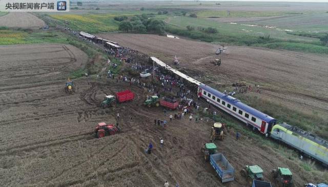 土耳其火车脱轨至少10人丧生 73人受伤